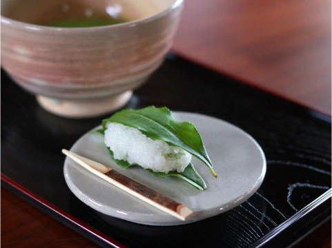 葉お抹茶セット（お茶の葉餅）