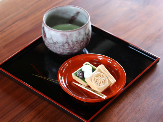 竹皮包み玉露おにぎり弁当